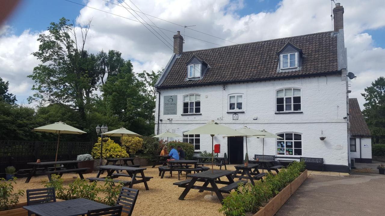 The Swan Inn Hilborough Екстериор снимка